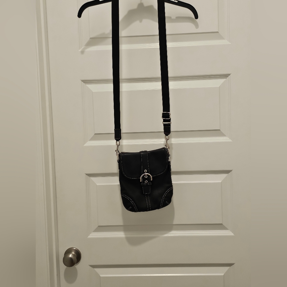 Coach Vintage Crossbody Handbag with the hang tag and an adjustable strap, EUC